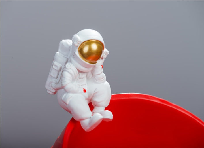 👨‍🚀 Astronaut Storage Tray – Stillness with a Purpose